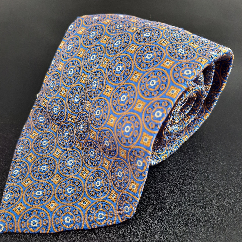 Neiman Marcus Blue and Gold Patterned 100% Silk Necktie Hand Made In Italy